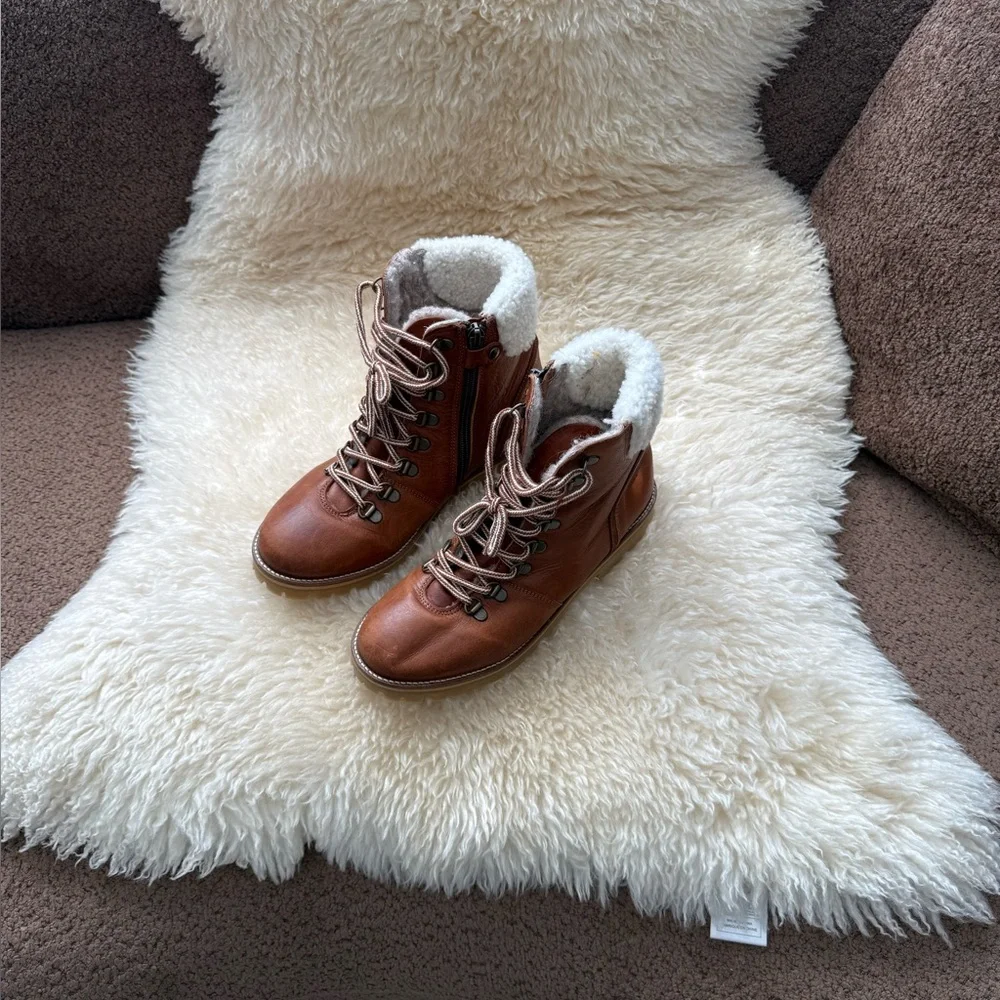 Petit Nord Shearling Winter Boot in Cognac